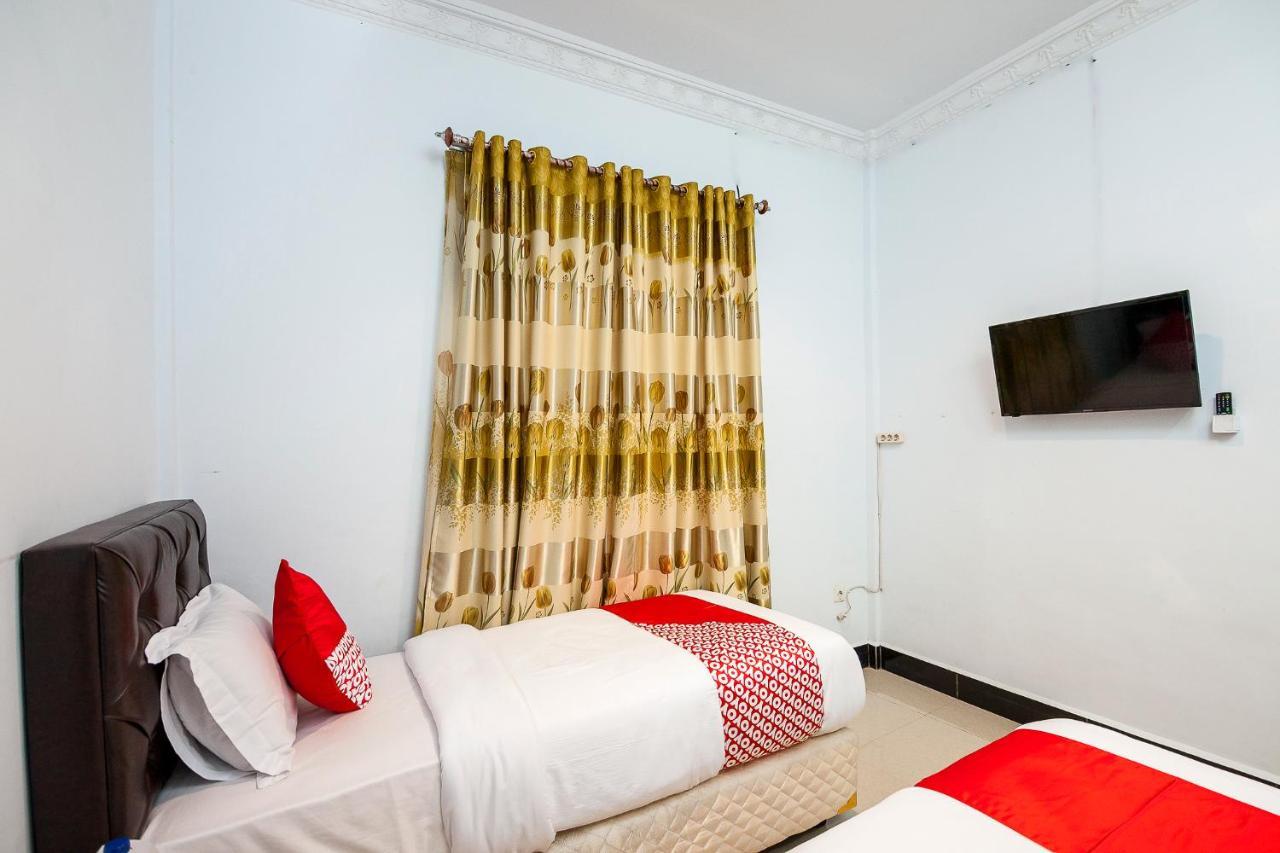 Oyo 1520 Hotel Kartini Tarutung Ngoại thất bức ảnh