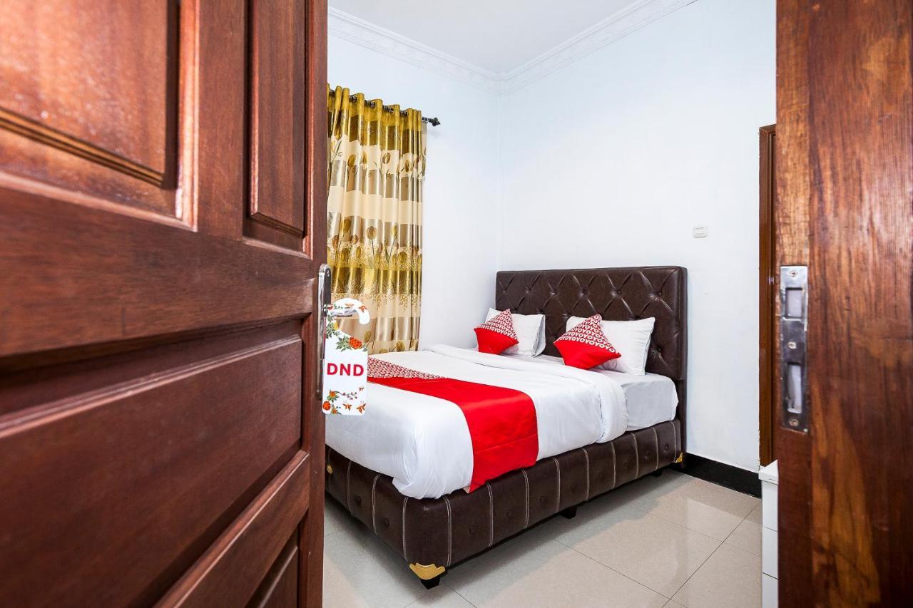 Oyo 1520 Hotel Kartini Tarutung Ngoại thất bức ảnh